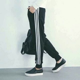 Quần jogger nỉ 3 sọc
