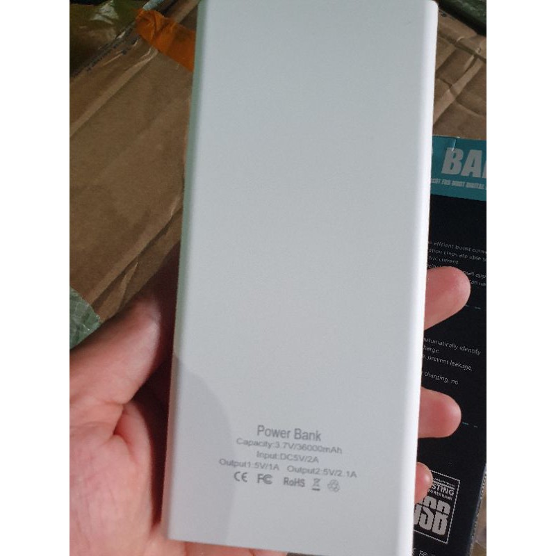 Sạc Dự Phòng 20000mAh Tích Hợp Sạc Nhanh Fast Charge Mặt Kính hiển thị pin. 2USB Có Đèn nhỏ gọn tiện lợi