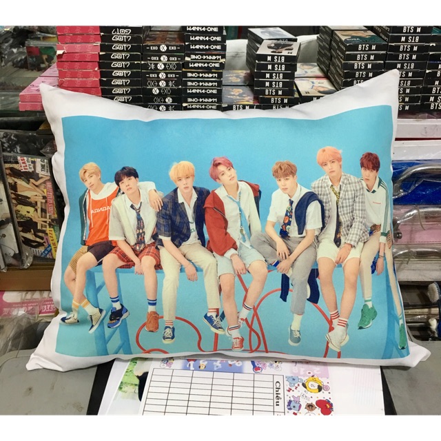 Gối BTS ruột bông khổ 40x50cm mẫu ngẫu nhiên