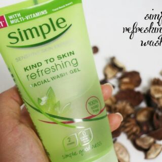 Sửa rửa mặt simple dạng gel cho mọi loại da