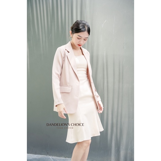 Áo Blazer tay dài bọc khuy hai túi nắp màu be by Dandelion | BigBuy360 - bigbuy360.vn