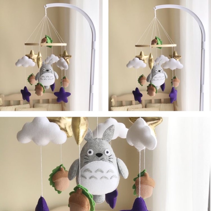 Đồ chơi treo nôi cho bé kích thích thị giác cho bé, tự xoay và phát nhạc mẫu TOTORO và ngôi sao tím