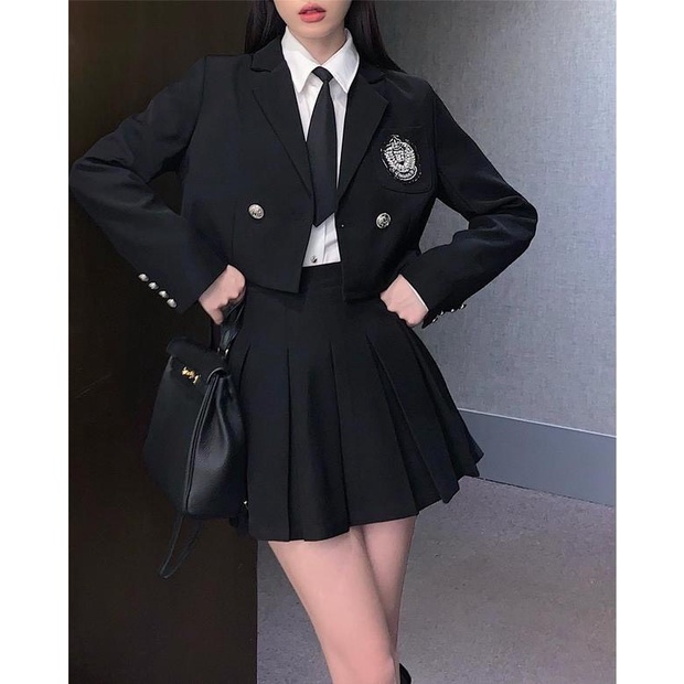 SET ÁO CROPTOP TAY DÀI LOGO + CHÂN VÁY XẾP LY