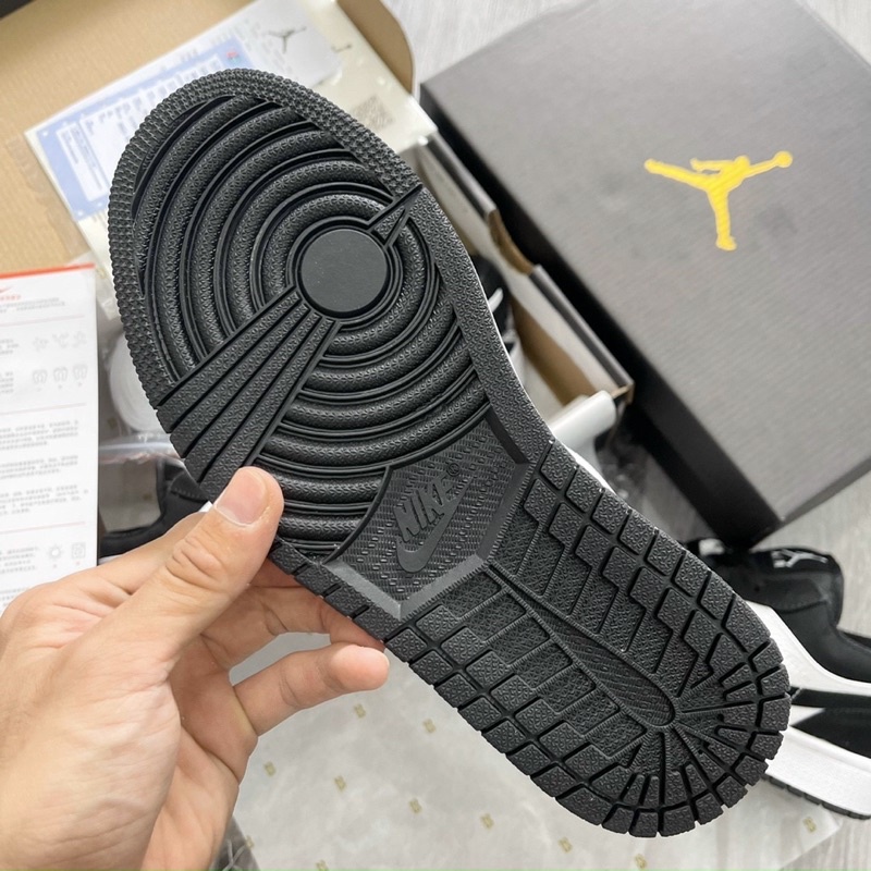 Giày thể thao panda đen trắng thấp cổ