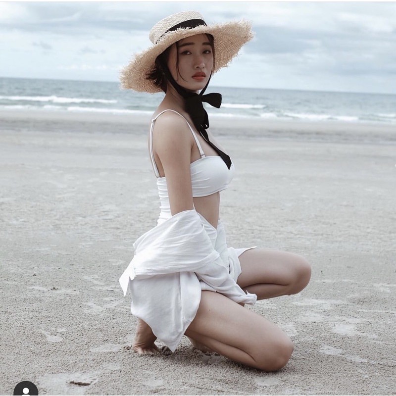 Monokini trắng tinh khôi khoét eo siêu tôn dáng style Hàn quốc