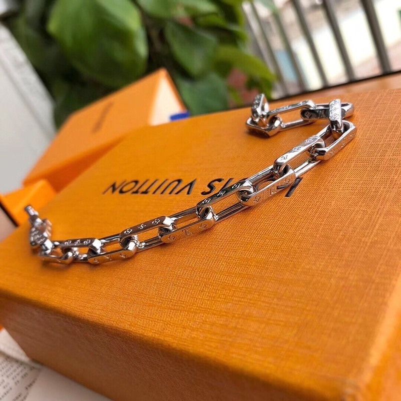 Vòng đeo tay kiểu dáng thời trang cá tính | BigBuy360 - bigbuy360.vn