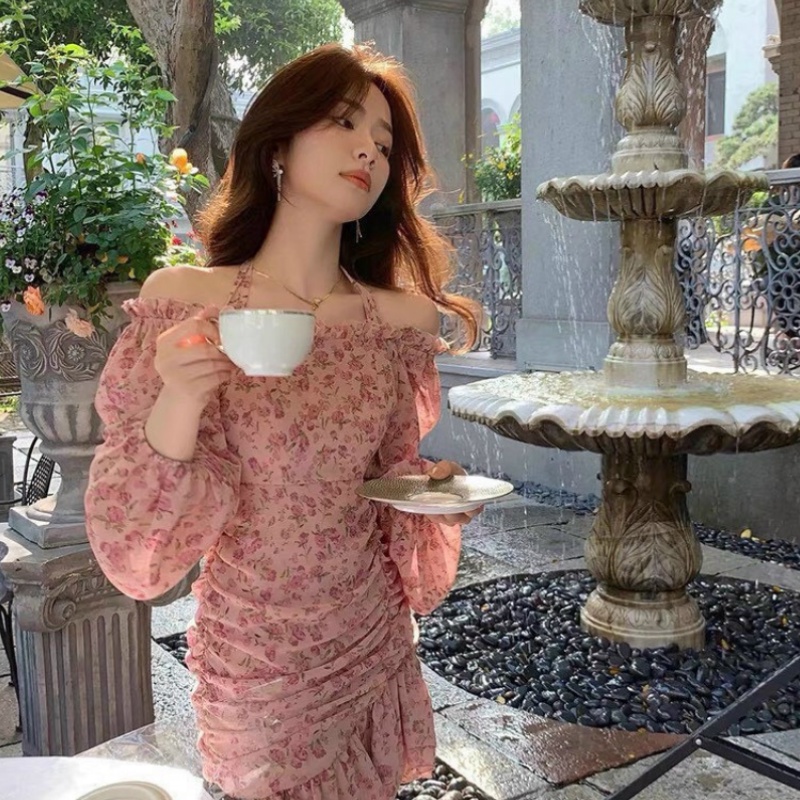 Đầm hoa nhí hồng cổ yếm váy nữ vintage bèo xếp ly đi chơi đi du lịch sang chảnh