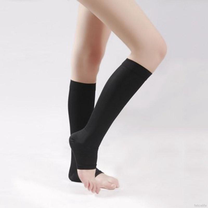 Đôi vớ ống cao cổ hỗ trợ bảo vệ chân dùng khi luyện tập thể thao