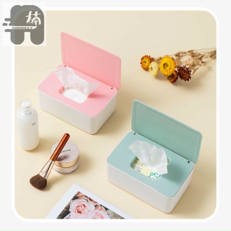 Hộp đựng khuẩn trang chống bụi tiện lợi.