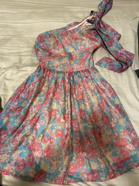 Váy Zara lệch vai