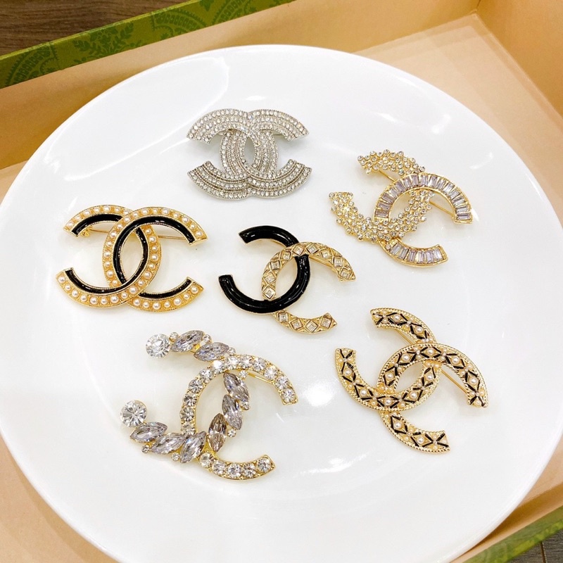 ghim cài áo cài váy hãng