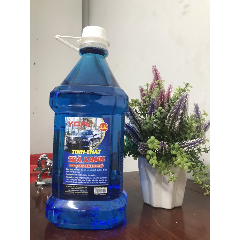 Nước rửa kính tinh chất trà xanh Yori rửa trôi bụi bẩn trên bề mặt kính - Lego035