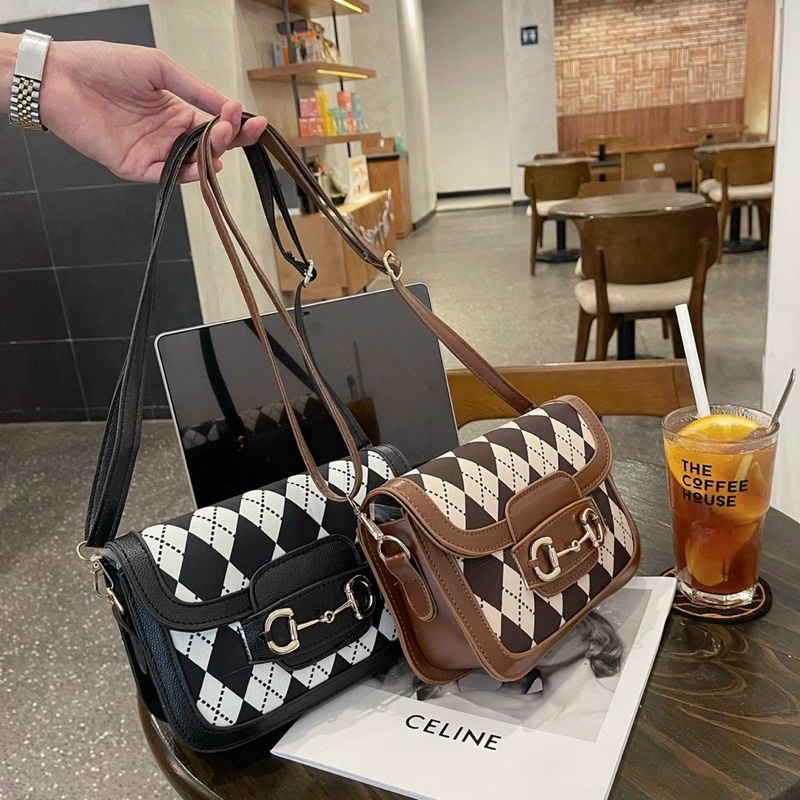 Túi đeo chéo Hồ ngọc hà kẻ ô 2 màu nâu đen