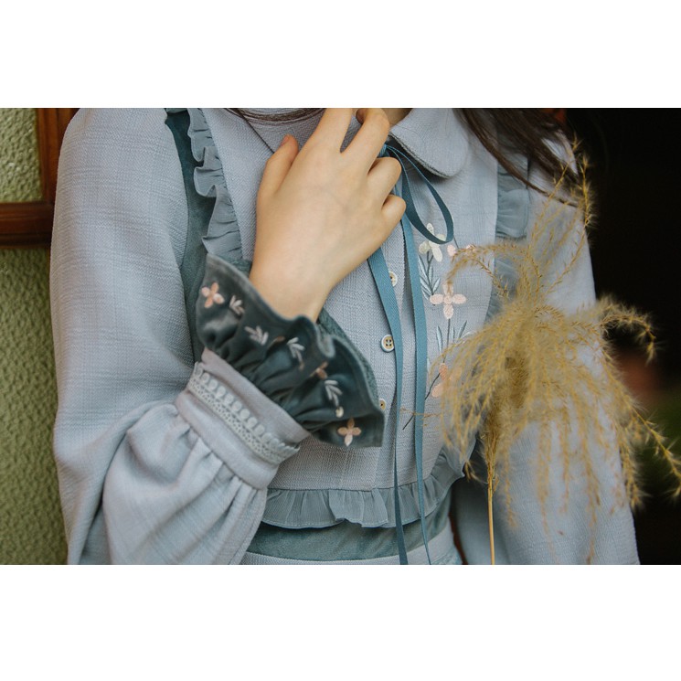 YAS0473-Váy tiểu thư xanh thêu hoa thanh lịch