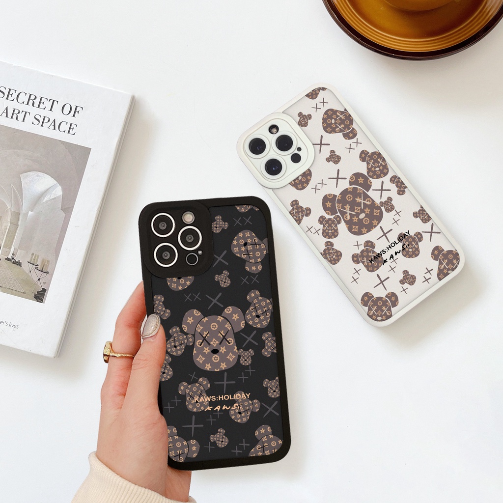 Ốp lưng iphone cạnh vuông lỗ camera kaws holi 6/6splus/7/7plus/8/8plus/x/xr/xs/11/12/13/pro/promax-SALE HOT U3-10