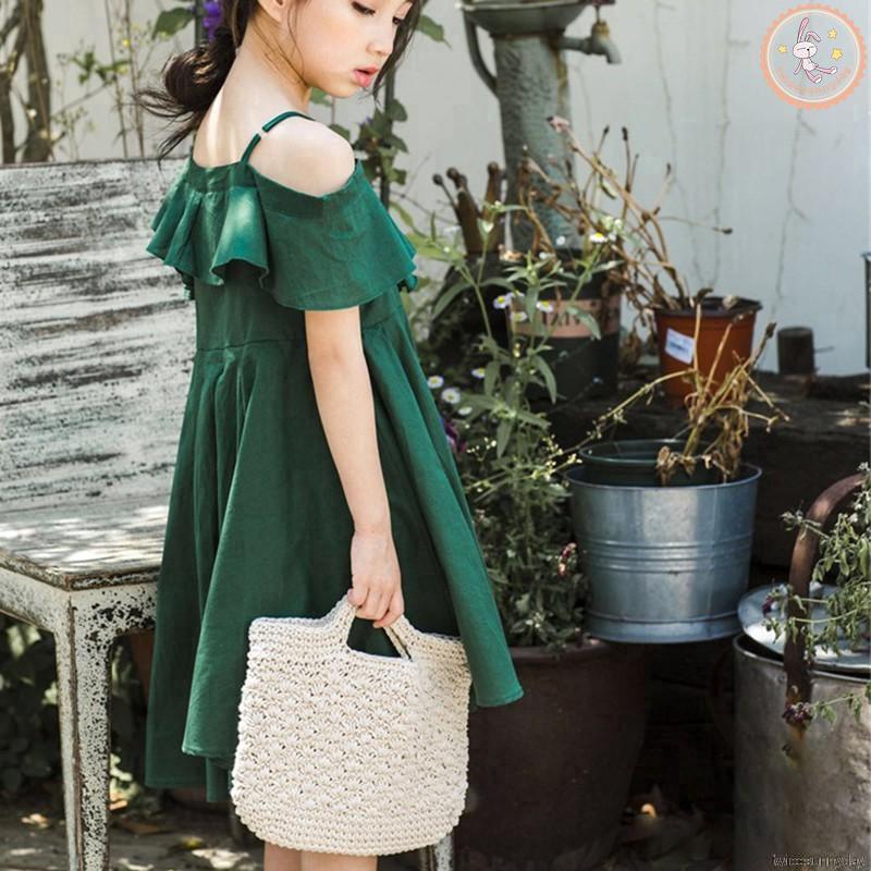 Đầm sát nách thiết kế trễ vai cho bé gái