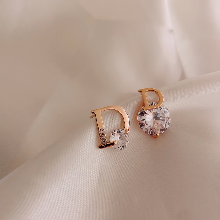 Bông Tai Chữ D Đính Đá Thời Trang Sang Trọng