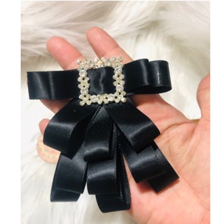 Cài áo nơ màu. mặt vuông đính đá. kt 8 x 9cm