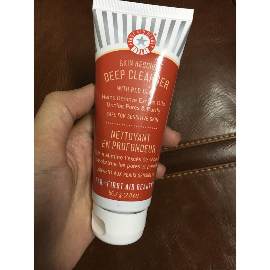 Sữa rửa mặt đất sét đỏ First aid Beauty Skin Rescue Deep Cleanser With