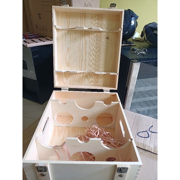 Hộp gỗ đựng rượu 6 chai ( màu gỗ thông)