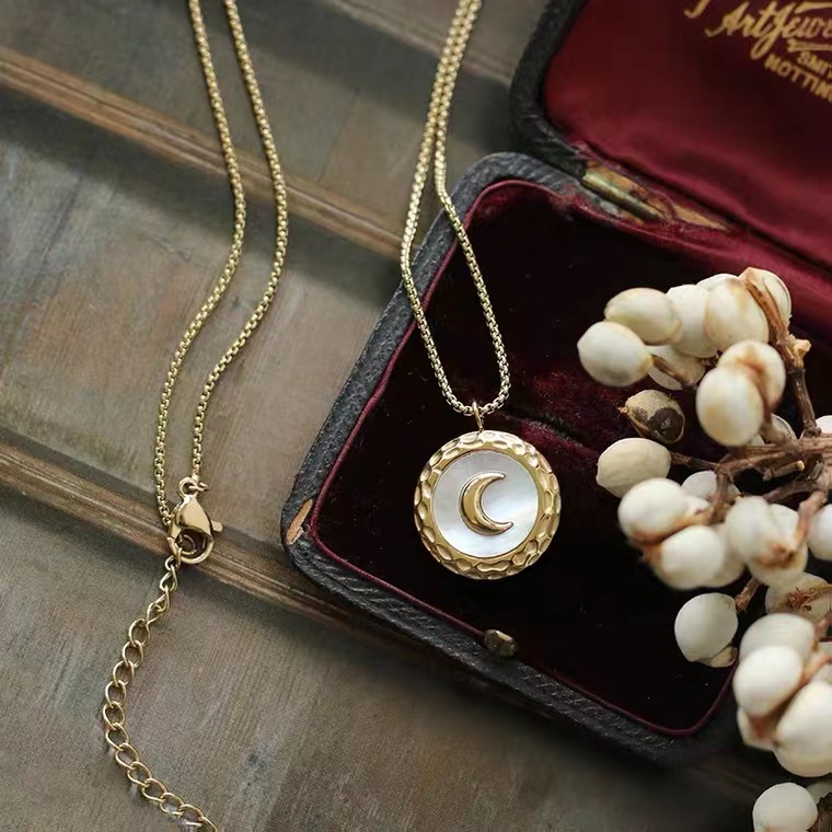 Dây chuyền dáng ngắn thiết kế hình mặt trăng phối xà cừ tự nhiên thanh lịch phong cách Pháp chống nước không gây dị ứng