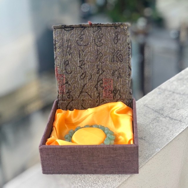 Vòng phong thuỷ đá ngọc bích