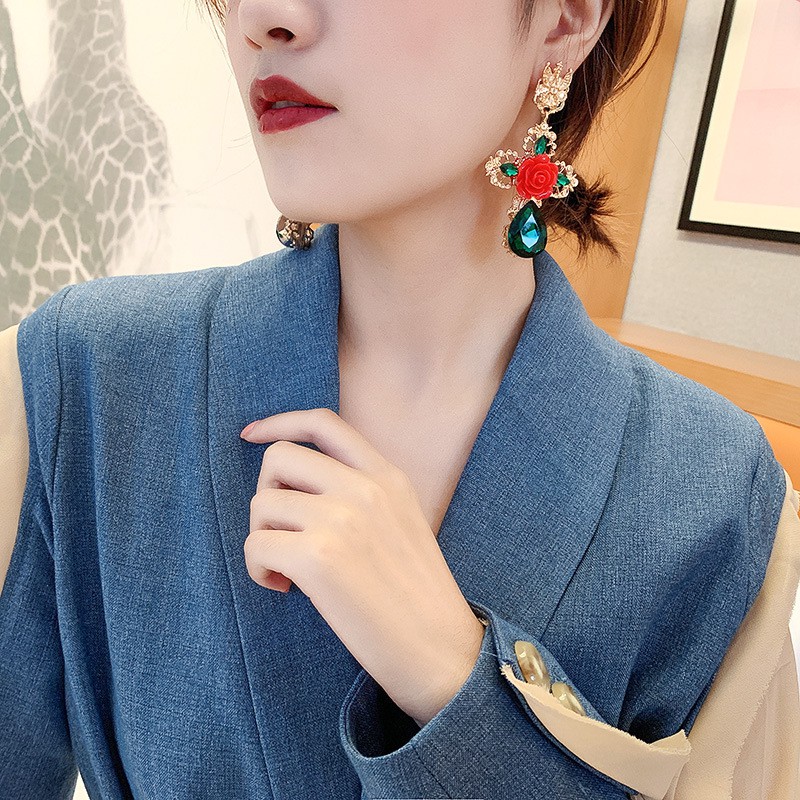 Bông tai hoa hồng đỏ kết hợp vương miện mạ vàng phong cách cổ điển_M1263
