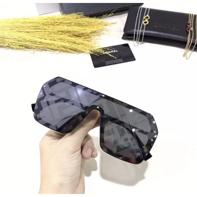 Kính Hiệu Chữ F Thời Trang