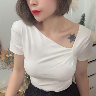 Áo Thun Lệch Vai, Co Giãn 4 Chiều.