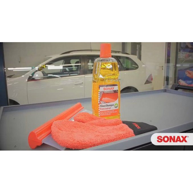 [Mã LIFEAUMAY giảm 10% tối đa 30k đơn 150k] Xà bông rửa xe Sonax Car Wash Gloss Shampoo 1000ml 314300