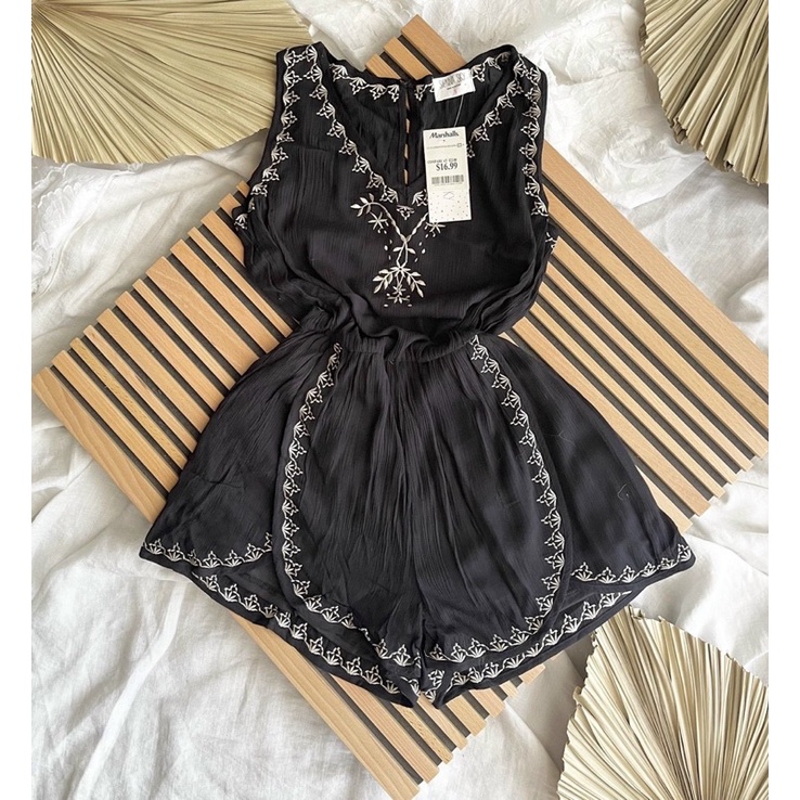 JUMPSUIT ĐEN THÊU HOA