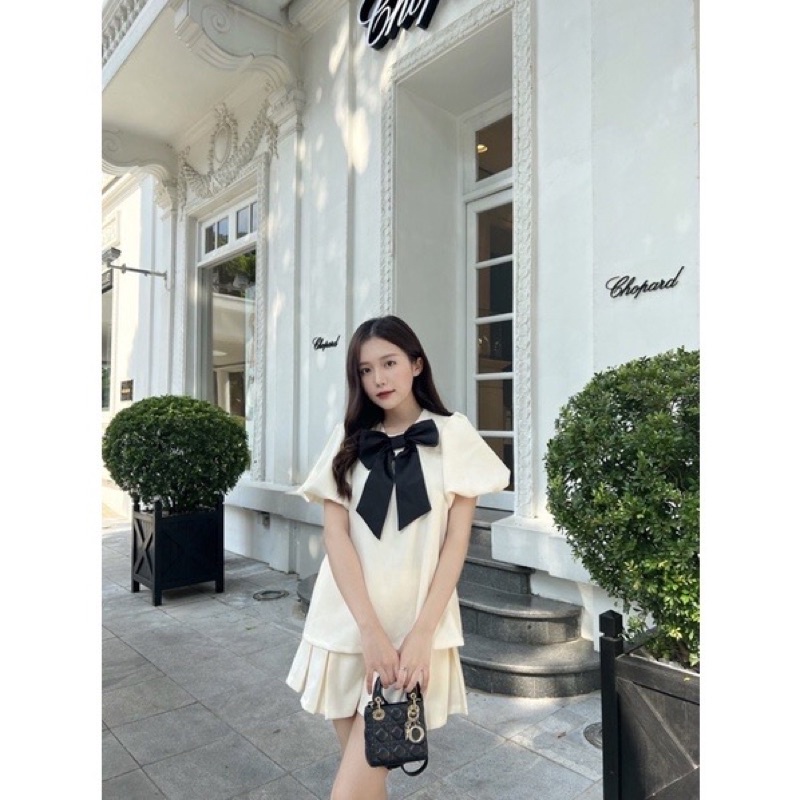 Set quần giả váy xếp ly kết hợp áo tay bồng phối nơ