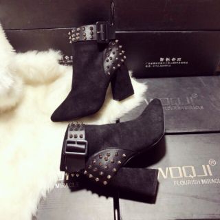 Boots đinh tán hàng nhập