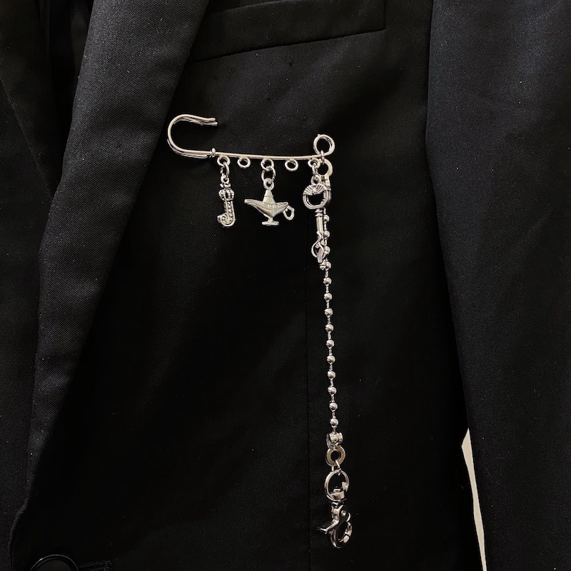 Ghim Cài Áo Hình Đèn Thần Kỳ 22189 Thời Trang Cá Tính Dành Cho Nam Nữ