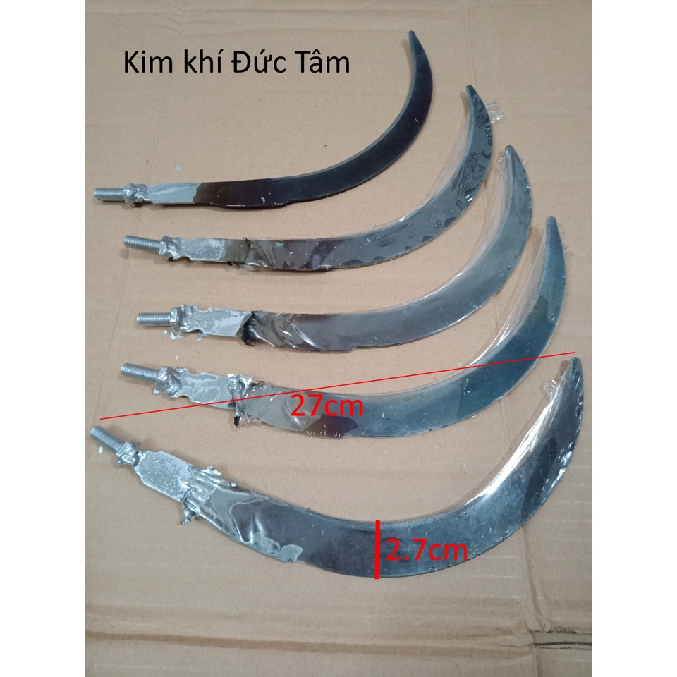 Câu Liêm hay gọi là Liềm dùng móc cành cây,cắt trái,lấy hoa quả trên cao,dọn cỏ,phát quang bụi rậm
