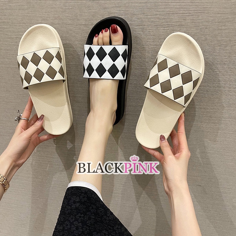 Dép nữ quai ngang bánh mì chất liệu cao su non cực êm mùa hè thu, kẻ ô hình thoi hottrend 2022 BLACKPINK Store, T201