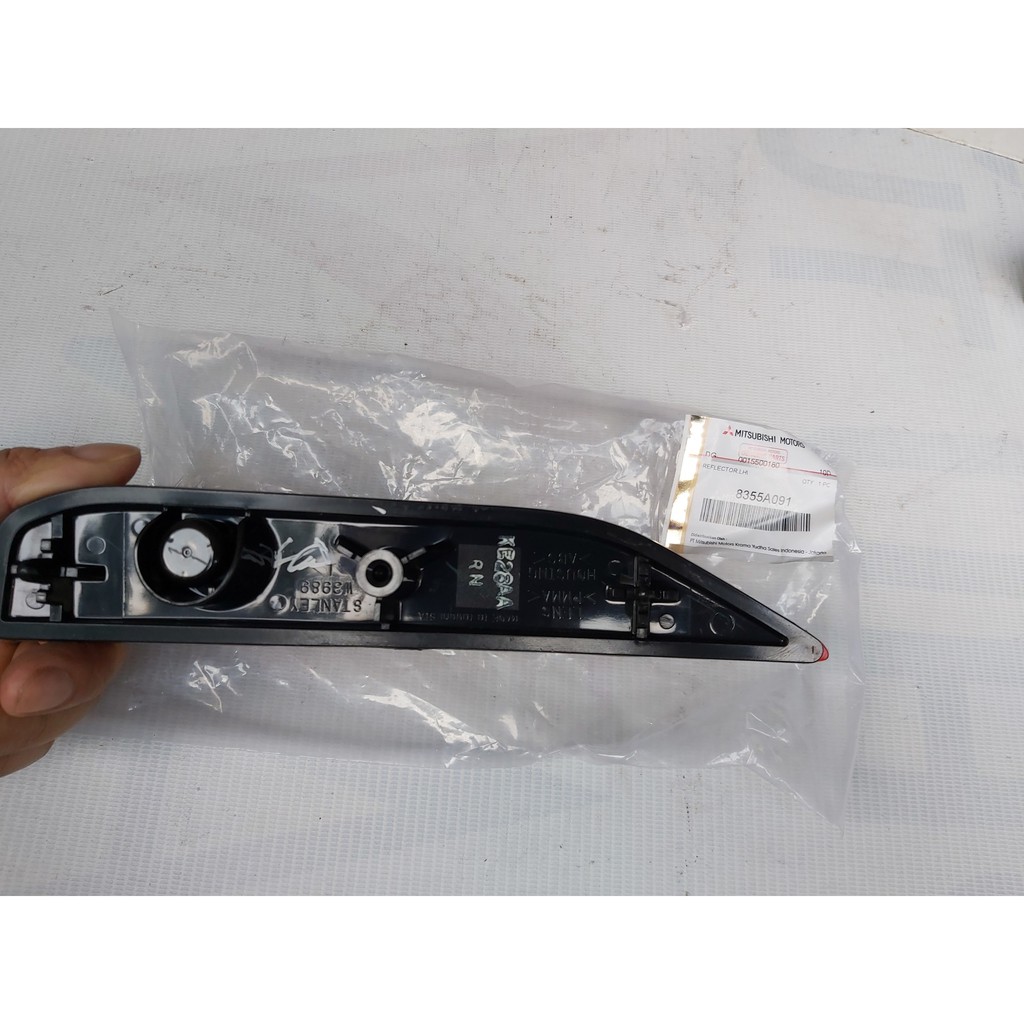 Đèn phản quang xe Mitsubishi xpander