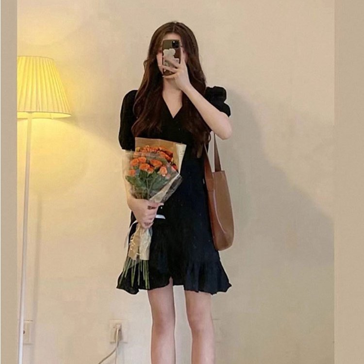 Đầm len Perty tay phồng màu đen dễ phối đồ phong cách Hàn Quốc thời trang cho nữ