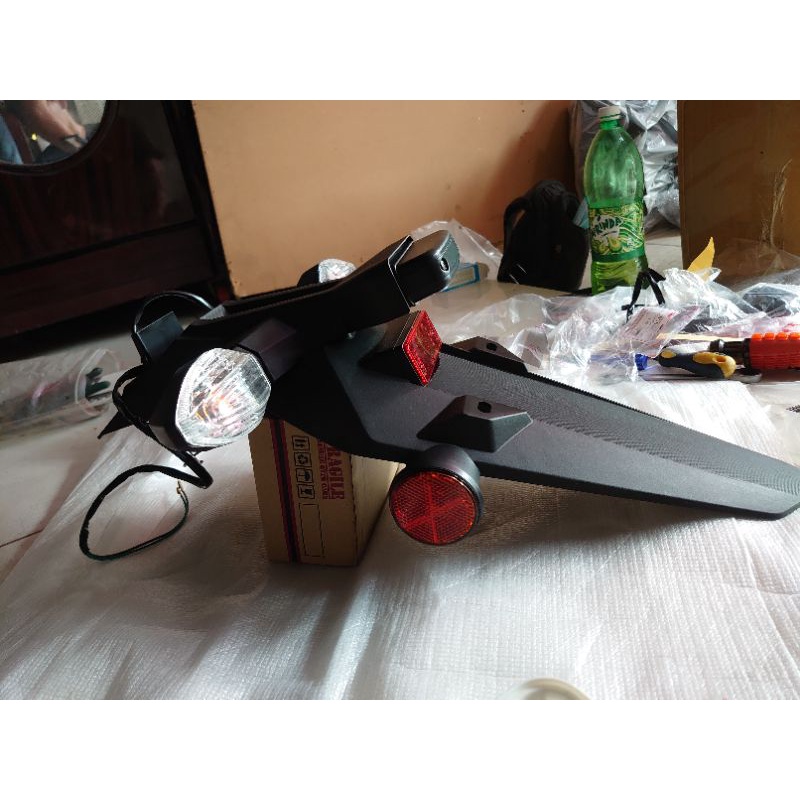 Dè chắn bùn sau RS150 V1