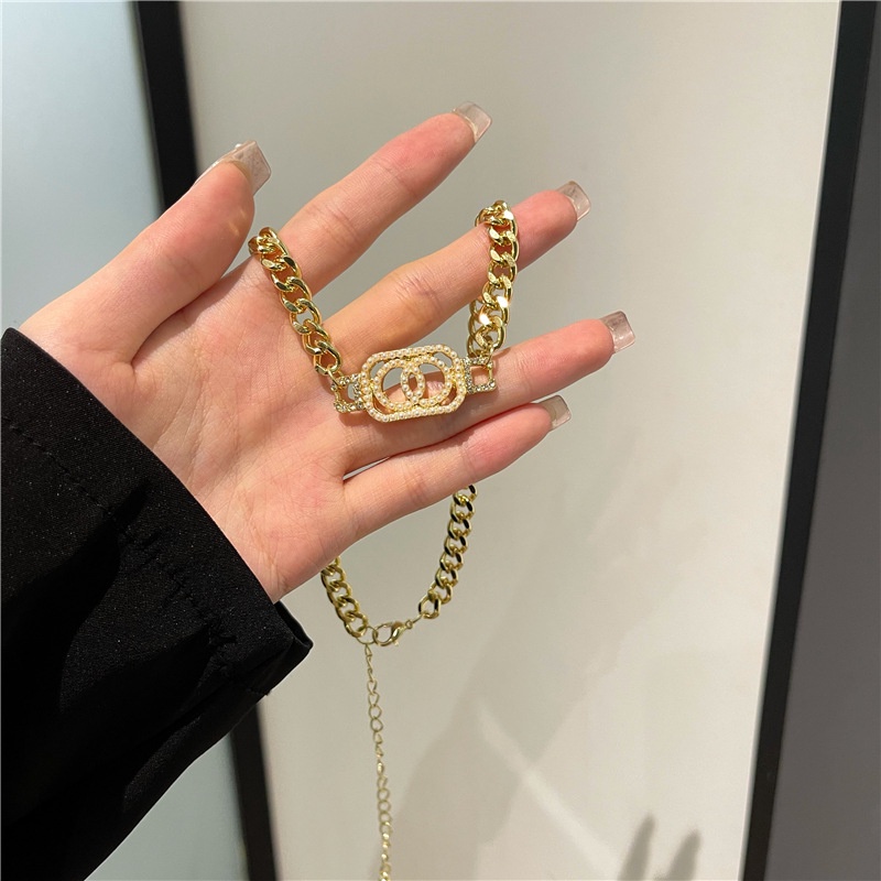 Vòng cổ choker dây xích mặt tròn đính hạt trai giả VC013 Leous Accessories