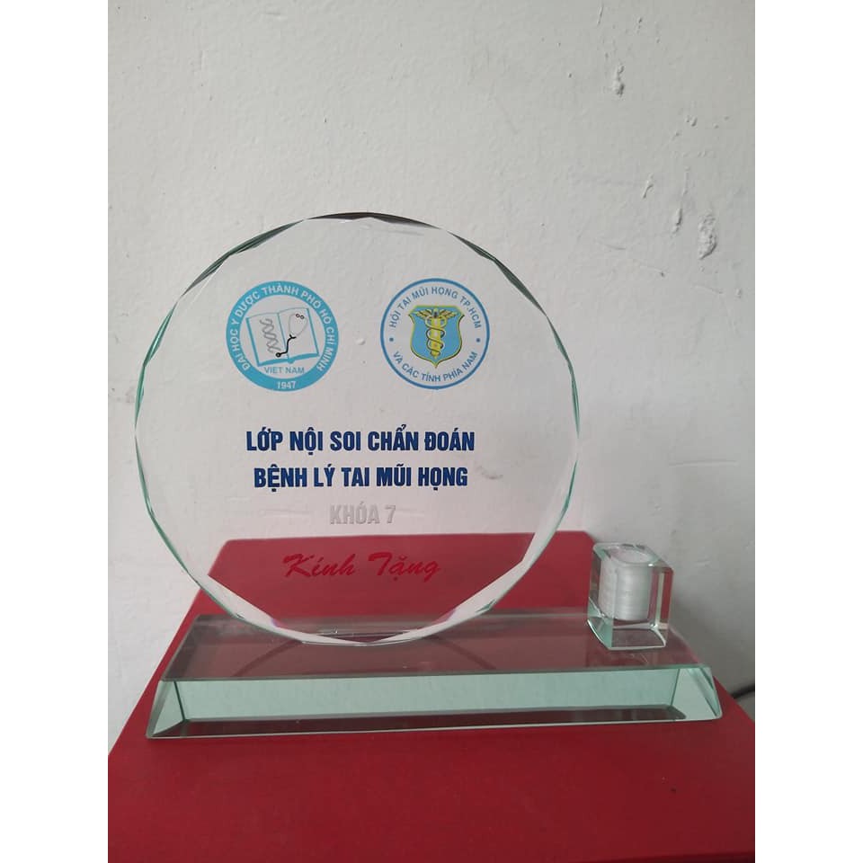 Quà tặng kỉ niệm chương cho doanh nghiệp