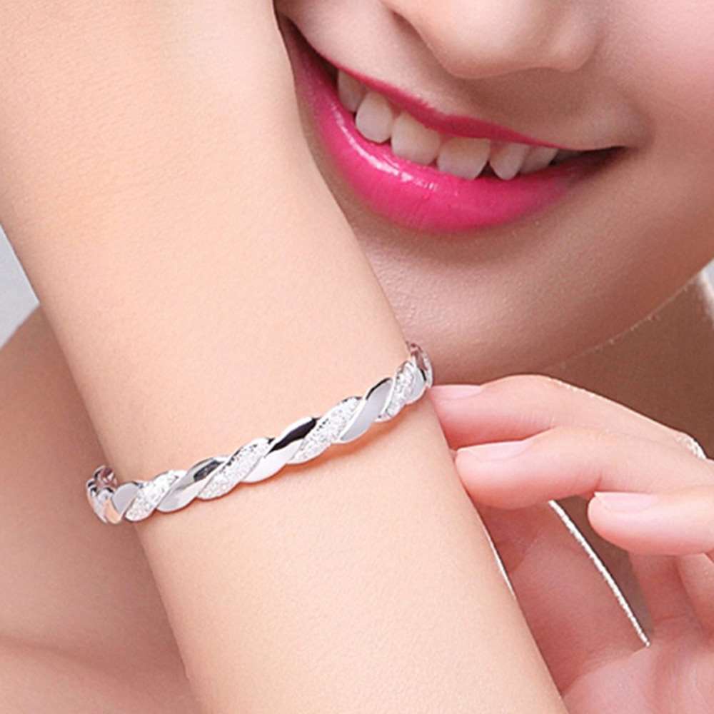 Vòng Tay Nữ Hợp Kim Đồng Đơn Giản wh403
