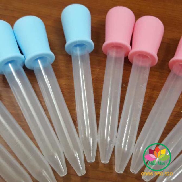Ống bón thuốc, sữa cho bé tiện lợi
