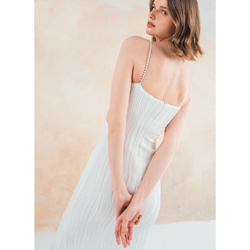 CLOTHES BAR Váy Lucy hai dây lưng sâu quyến rũ, dây đính ngọc trai dịu dàng nữ tính phù hợp trong các buổi tiệc