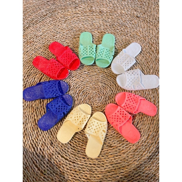 Dép tổ ong dẻo màu trơn cho bé!