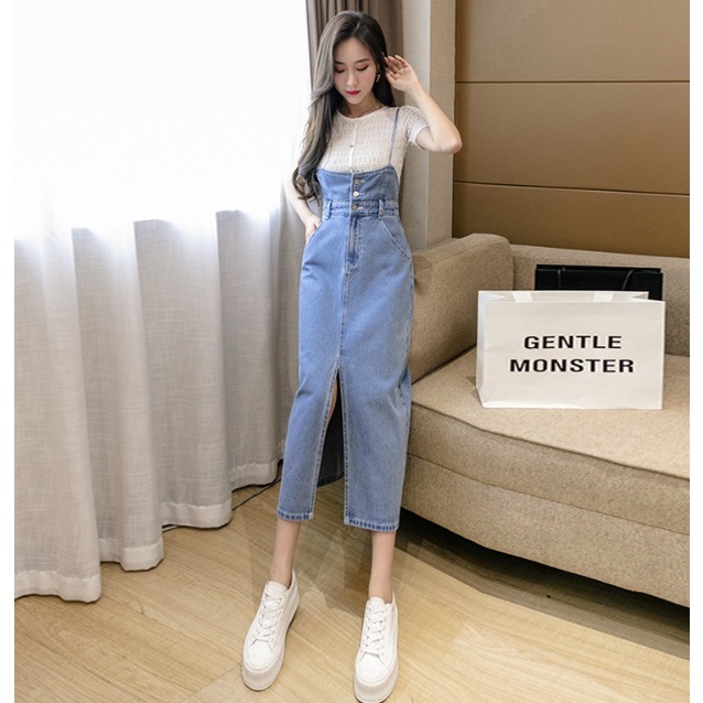 Đầm yếm jean dài cài nút xẻ tà dáng suông mềm mại năng động