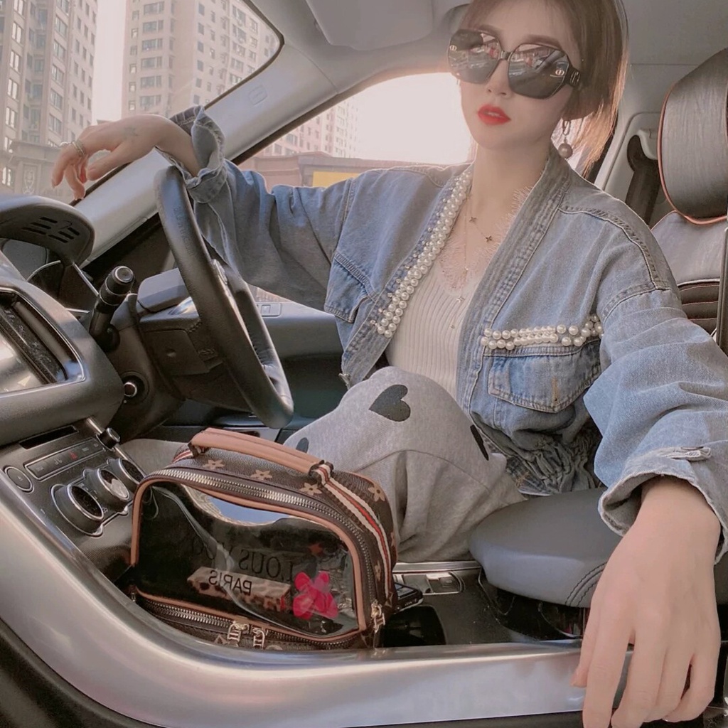 Áo khoác jean cổ chữ v đính hạt phong cách mới năm 2021 thời trang cho nữ