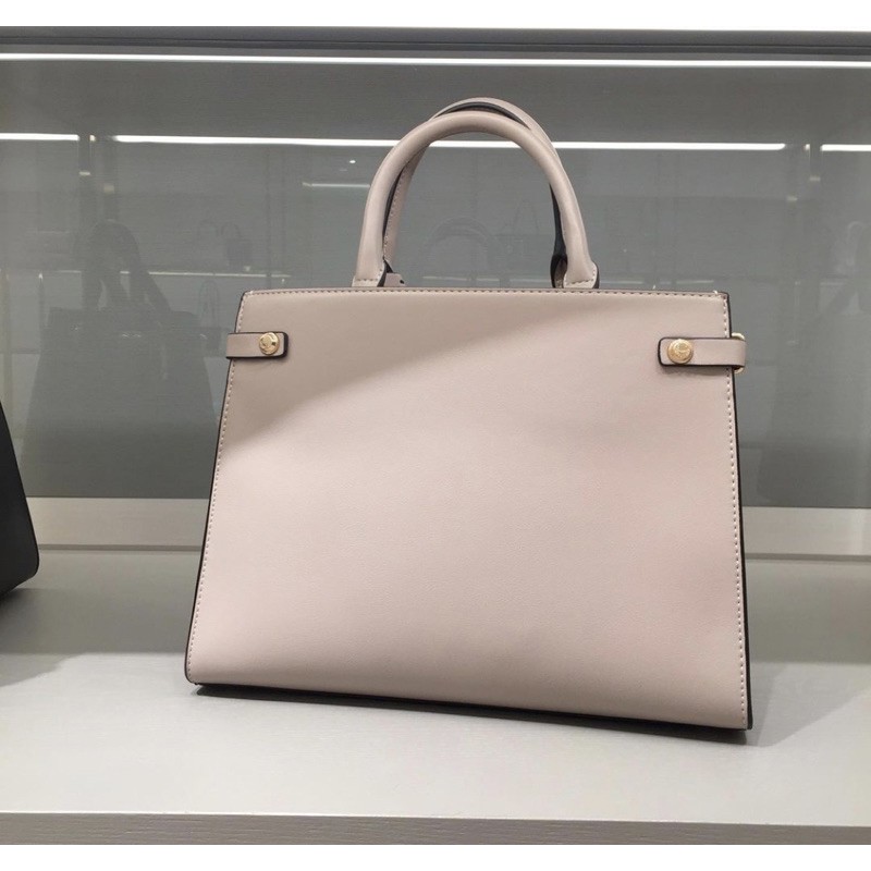 𝐓𝐮́𝐢 𝐭𝐚𝐲 𝐜𝐚̂̀𝐦 𝐋𝐲𝐧 𝐅𝐈𝐍𝐄𝐍𝐄𝐒𝐒