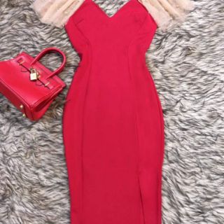 Váy đỏ tay bồng