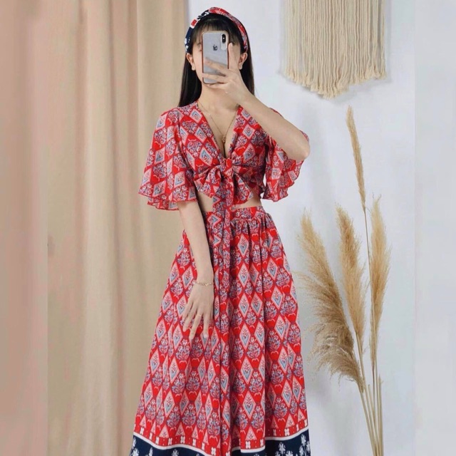 Váy xoè hoạ tiết đi biển
